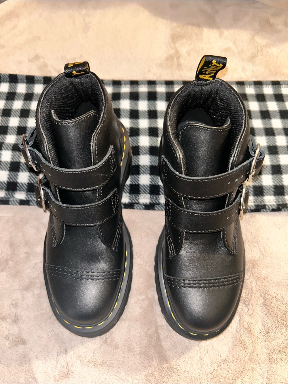NWOB Dr. Martens Devon Platform Ankle Boots women’s size 7 - Picture 4 of 8